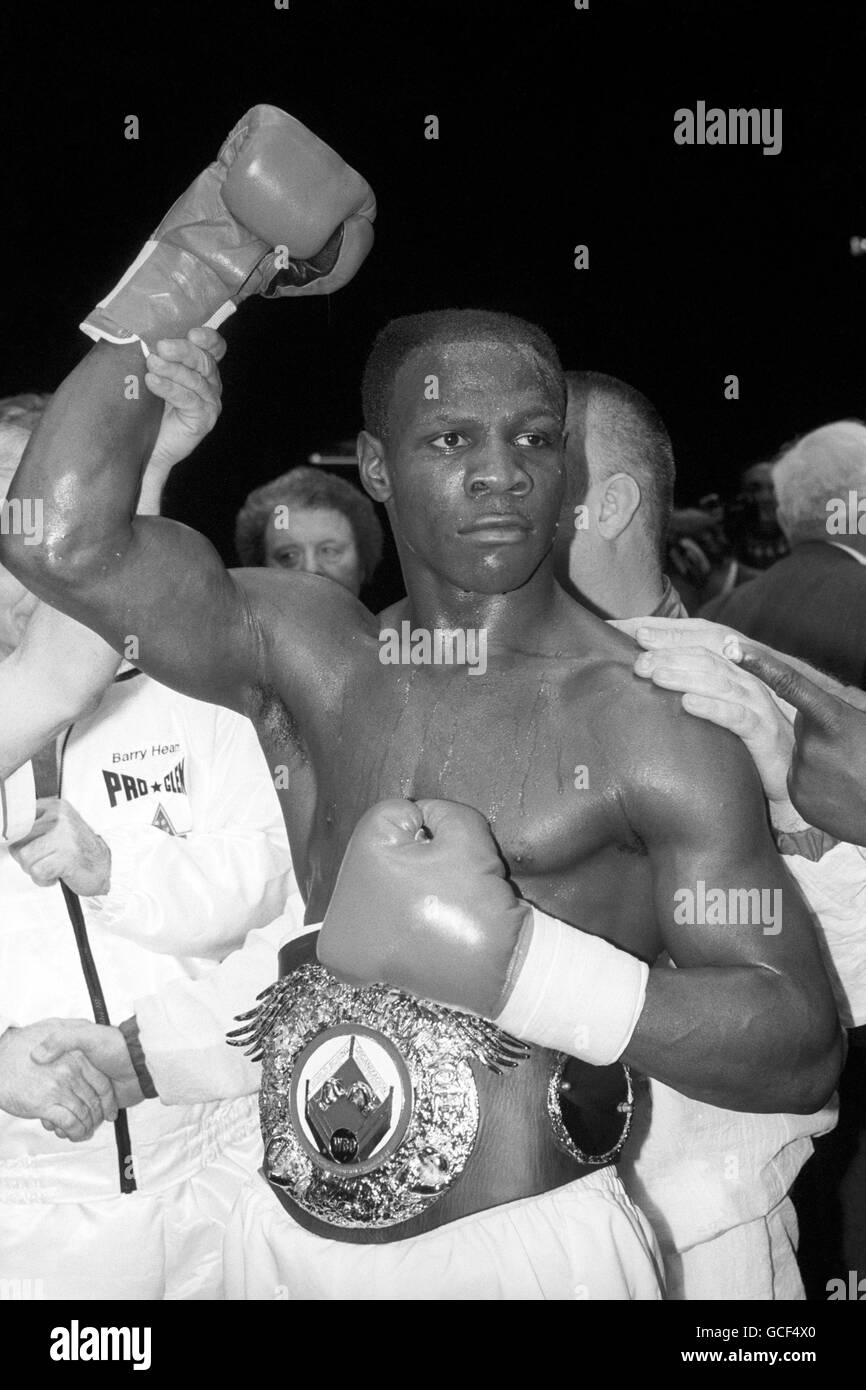 Boxing - WBO Middleweight Title - Chris Eubank v Gary Stretch - Earls Court Exhibition Hall, London. Chris Eubank raises a glove in celebration after beating Gary Stretch on a technical knockout Stock Photo
