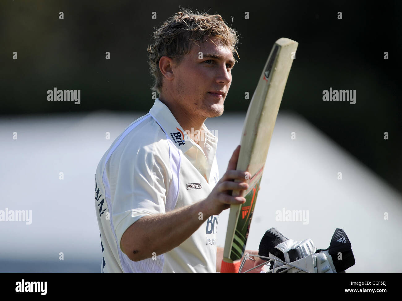 Surrey's Captain Rory Hamilton-Brown raises his bat after reaching an unbeaten century at tee against Worcestershire. Stock Photo