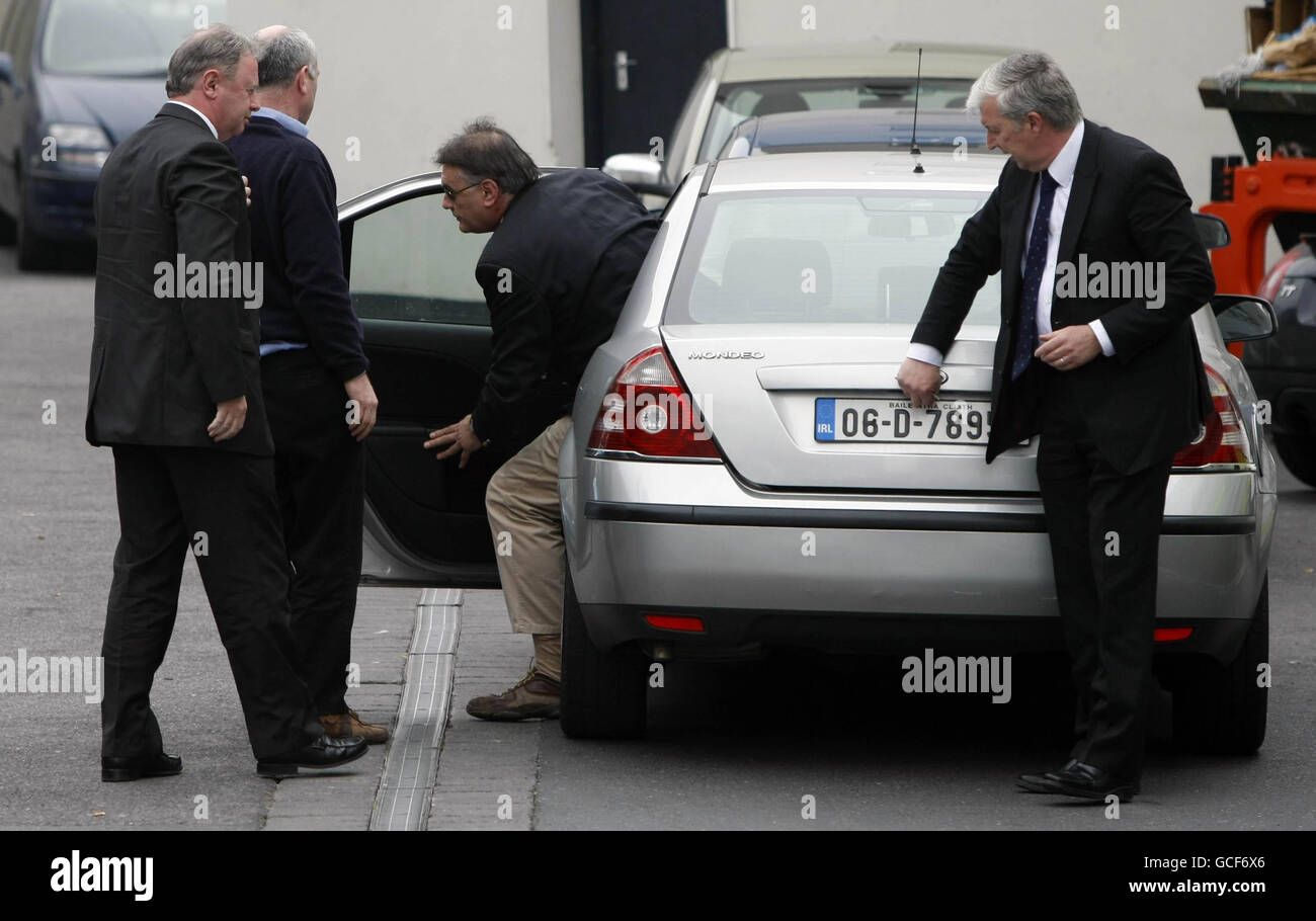 Ian Bailey (centre) arrives at the High Court in Dublin, in connection with the death in west Cork of Sophie Toscan du Plantier, 39. Stock Photo