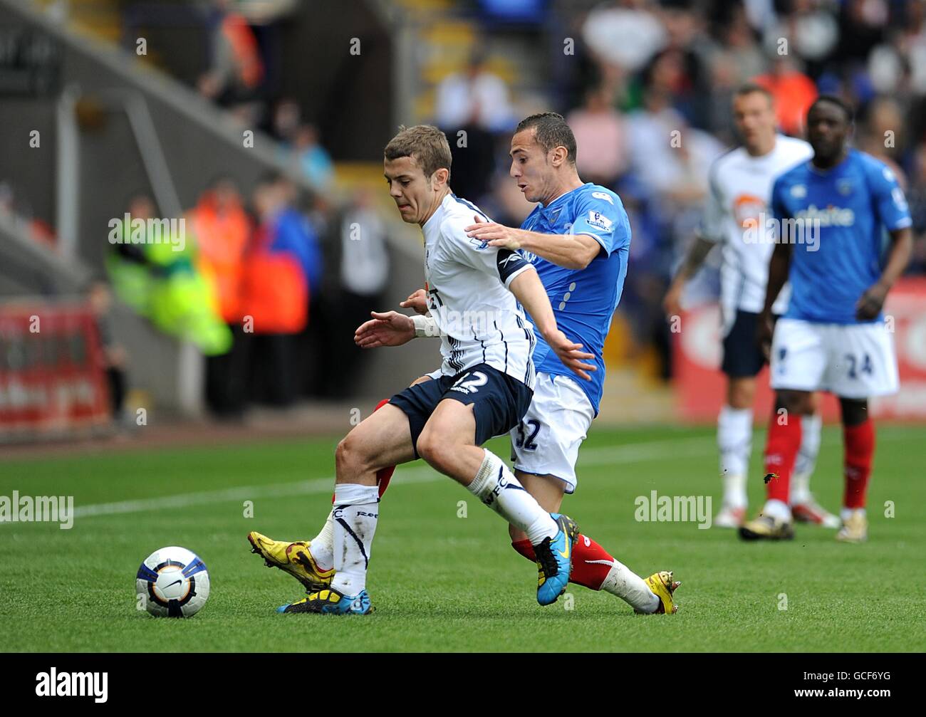 Portsmouth's Hassan Yebda (right) and Bolton Wanderers' Jack Wilshere (left) battle for the ball Stock Photo