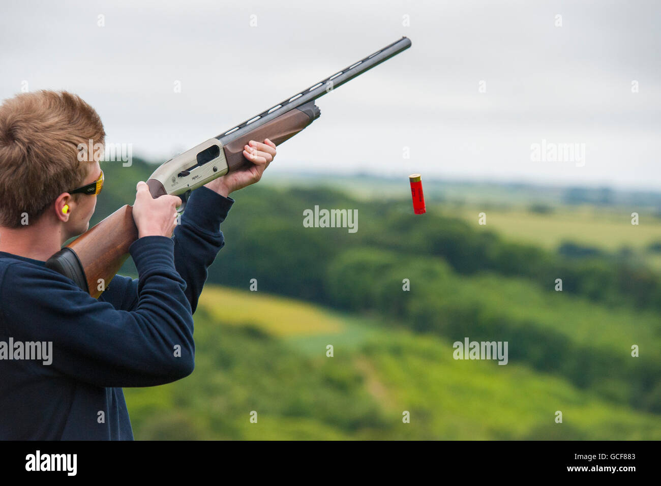Oakley Gauge 8 >> Clay Pigeon Shooting Stock Photos & Clay Pigeon Shooting Stock Images - Alamy Oakley Gauge 8 >> Clay Pigeon Shooting Stock Photos & Clay Pigeon Shooting Stock Images - Alamy