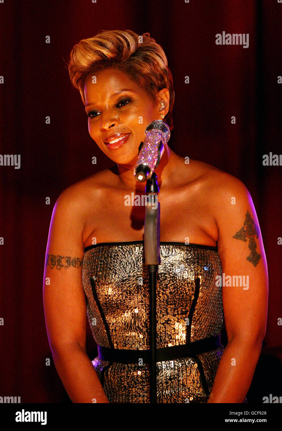 Mary J. Blige Performs at Chanel No. 5 Party