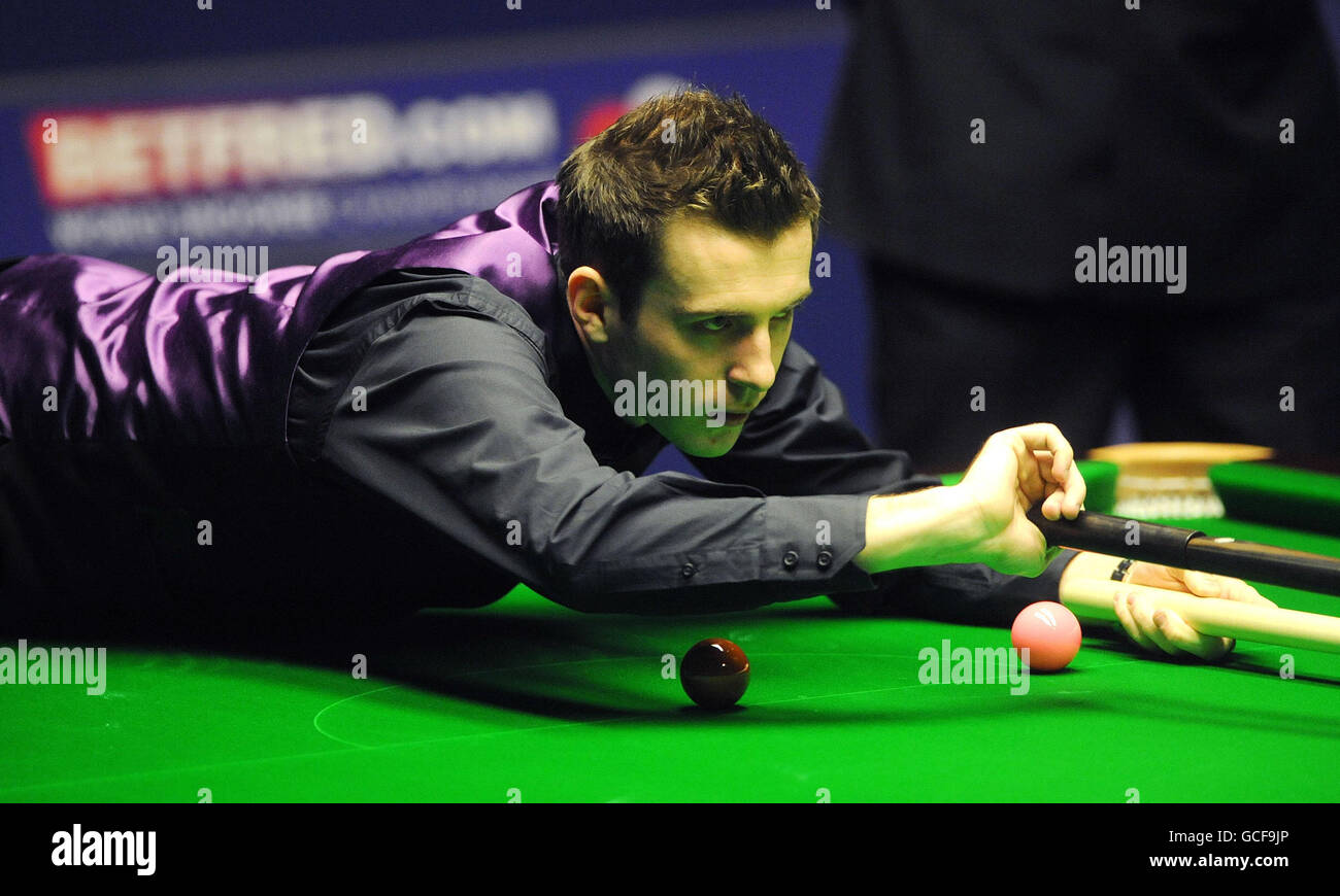 Mark Selby at the table against Graham Dott during the semi finals of the Betfred World Snooker Championships at the Crucible Theatre, Sheffield Stock Photo