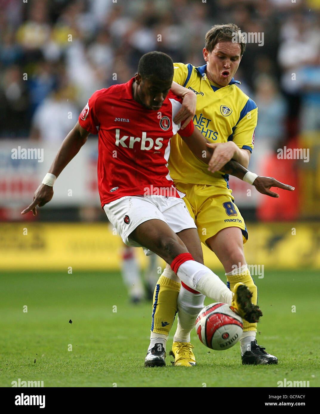 Charltons' Sam Sodje holds off a tackle from Leeds' Neil Kilkenny (right) during the Coca-Cola League One Match at The Valley, London. Stock Photo