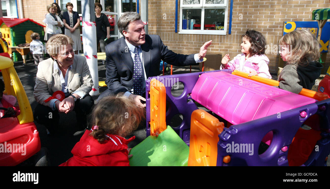 Ed Balls, Secretary for Children Schools and families accompanied by Labour Parliamentary candidate Gisela Stuart play with youngsters at the Four Dwellings Children's Centre in Quinton, Birmingham. Stock Photo