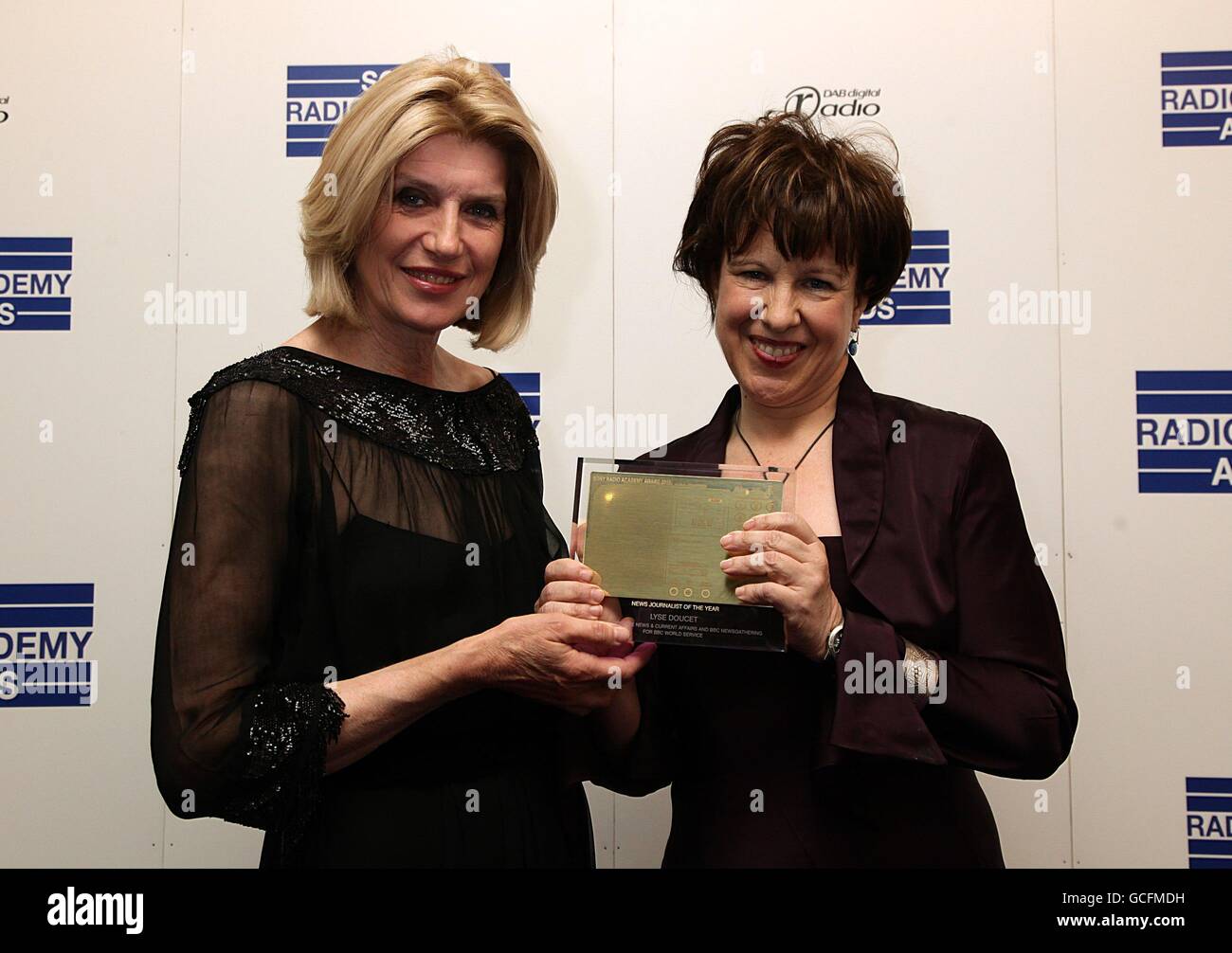 Selina Scott (left) presents Lyse Doucet with the News Journalist award at the Sony Radio Academy Awards 2010 at the Grosvenor House Hotel, London Stock Photo