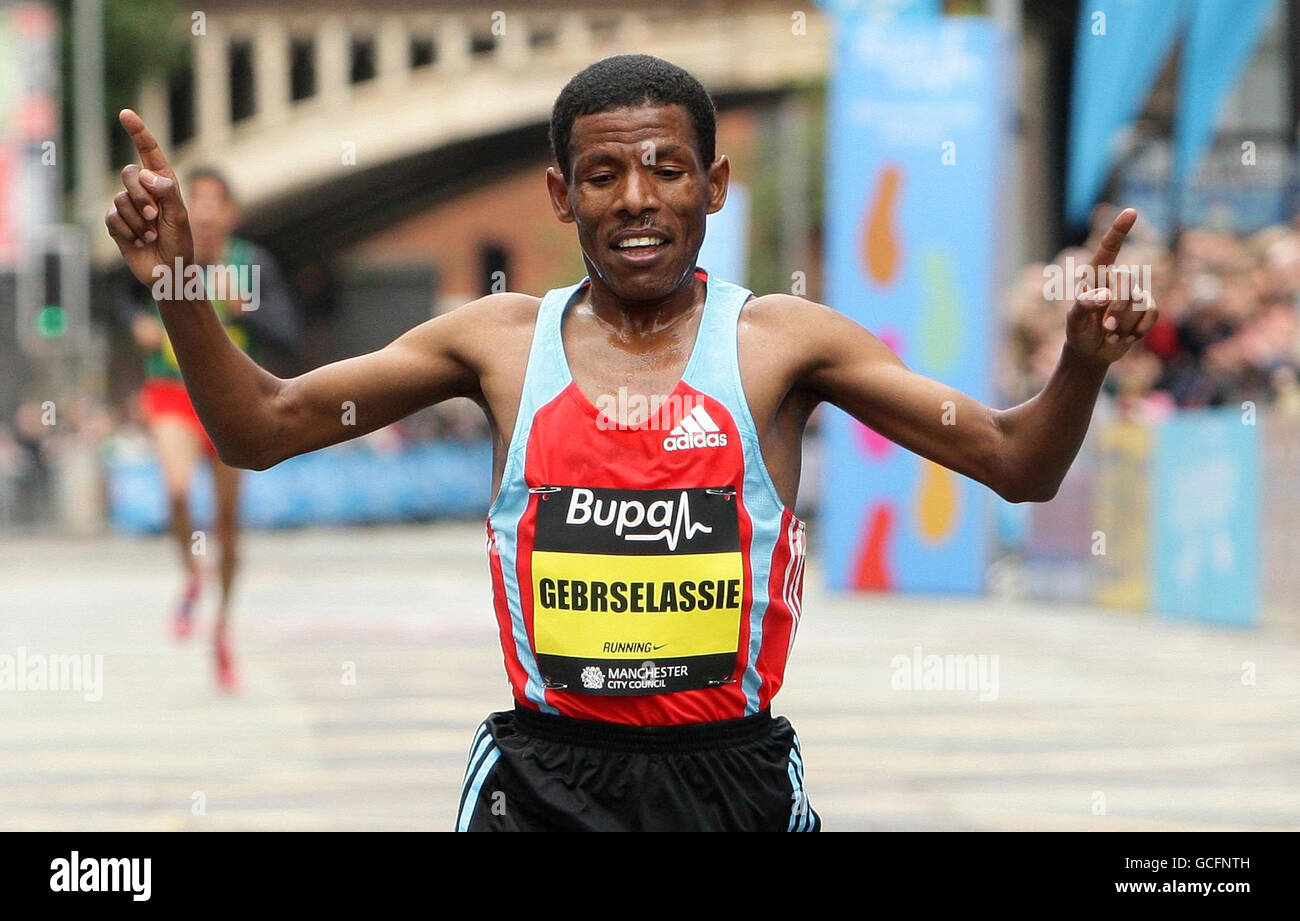 Спринтер и стайер. Хайле Гебреселассие. Хайле Гебреселассие (Эфиопия). Хайле Гебреселассие 1996. Манера бега Хайле Гебреселассие.