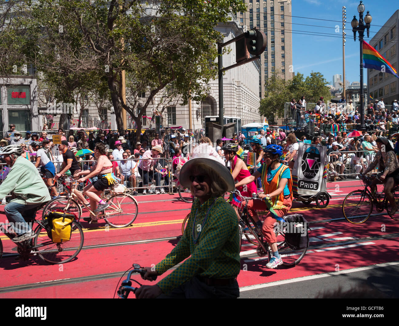 Cycling group in San Francisco Pride Parade 2016 Stock Photo Alamy