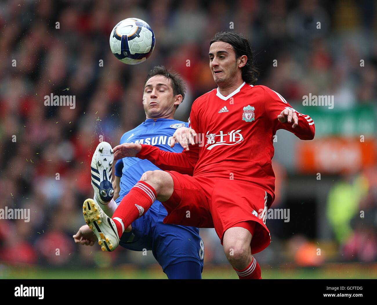 Liverpool Alberto Aquilani (right) and Chelsea's Frank Lampard (left) battle for the ball. Stock Photo