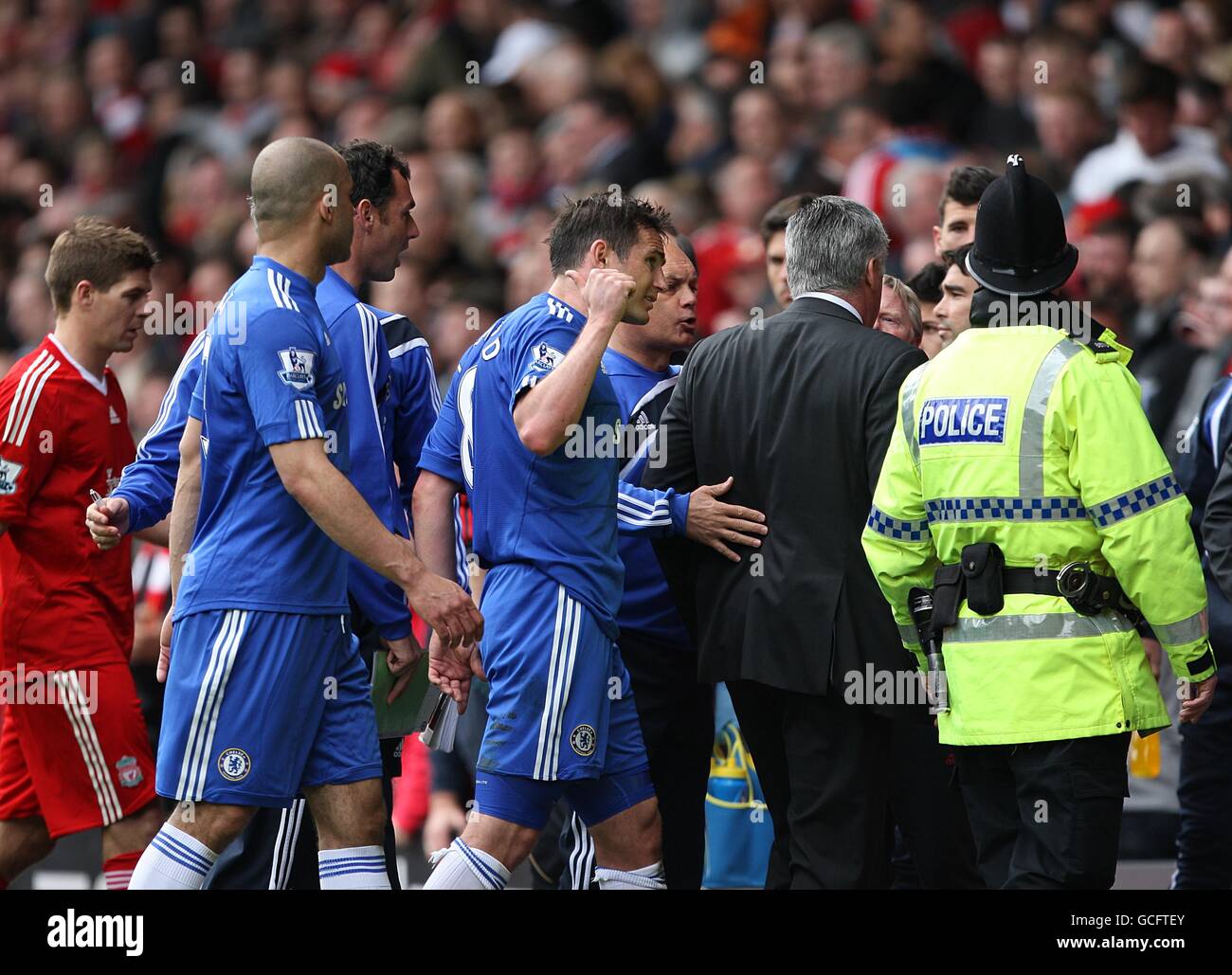 Chelsea's Frank Lampard (centre left) discusses the contraversial refereeing decisions with manager Carlo Ancelotti (second right). Stock Photo