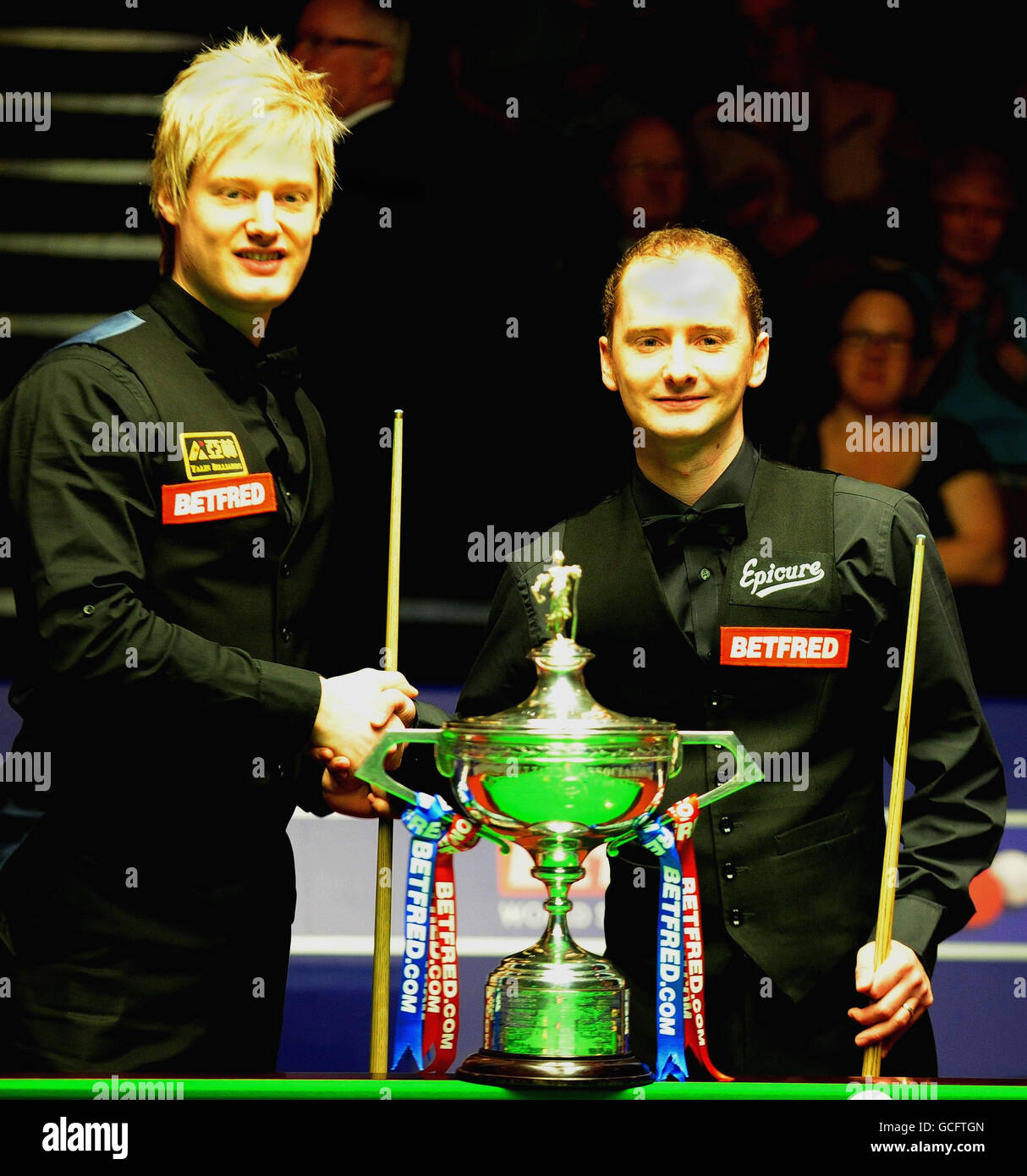 australia-s-neil-robertson-shakes-hands-with-scotland-s-graeme-dott
