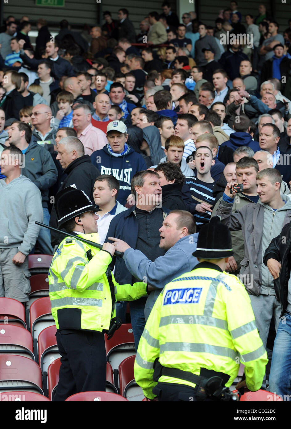 Millwall fans give Leeds fiery welcome - but one player silences c-bomb  hecklers - Daily Star