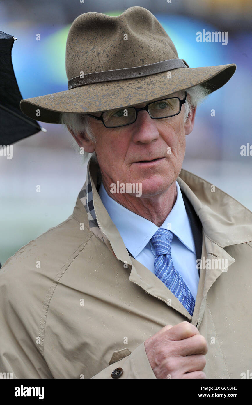 Horse Racing - May Festival - Boodles Ladies Day - Chester Racecourse Stock Photo