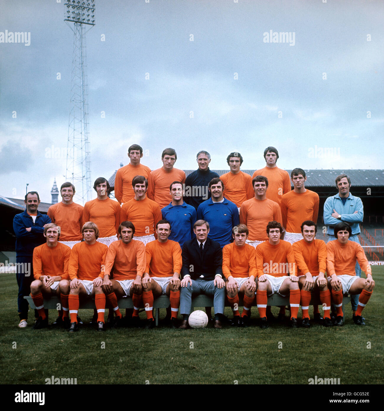 Blackpool F.C. team group, 1970-71. (Back row, L-R) Glyn James, Bill Bentley, trainer, Micky Burns, ? (Middle row, L-R) Trainer, Dave Hatton, Peter Nicholson, Terry Alcock, Harry Thomson, Adam Blacklaw, Fred Pickering, Graham Rowe, trainer. (Front row, L-R) Tommy Hutchison, ? Alan Suddick, Jimmy Armfield, manager Les Shannon, Tony Green, ? ? ? Stock Photo