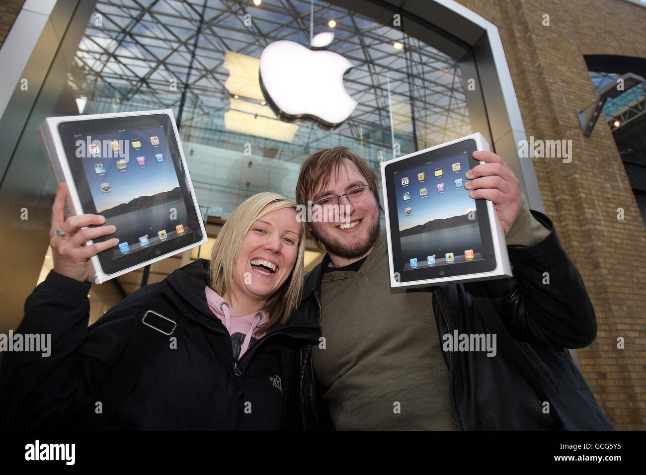 Lisa McCormick (left), from Lisburn, and Conor Ewings, Newtownards, with their iPads, at the Apple shop in the Victoria Square shopping centre in Belfast. The pair spent the night queuing to be amongst the first people in Ireland to own the latest Apple computer. Stock Photo