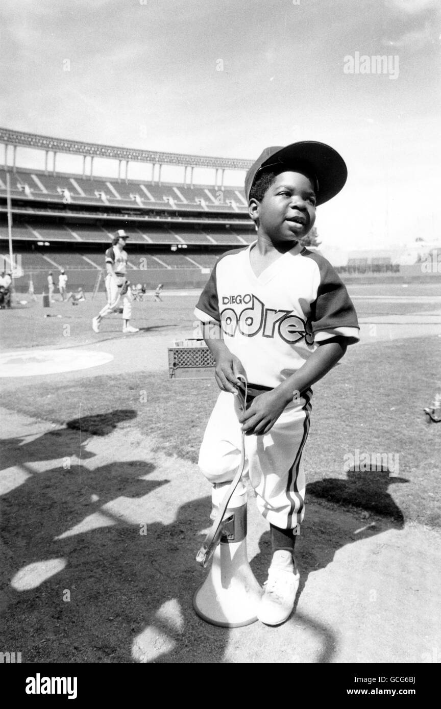 Different Strokes actor Gary Coleman dies at the age of 42 on 28/05/10 after being rushed to hospital and suffering from an intracranial hemorrhage. Television actor Gary Coleman poses in a Padre baseball uniform during the making of a movie in San Diego, Calif., on June 27, 1979. (AP Photo/Lenny Ignelzi) Stock Photo