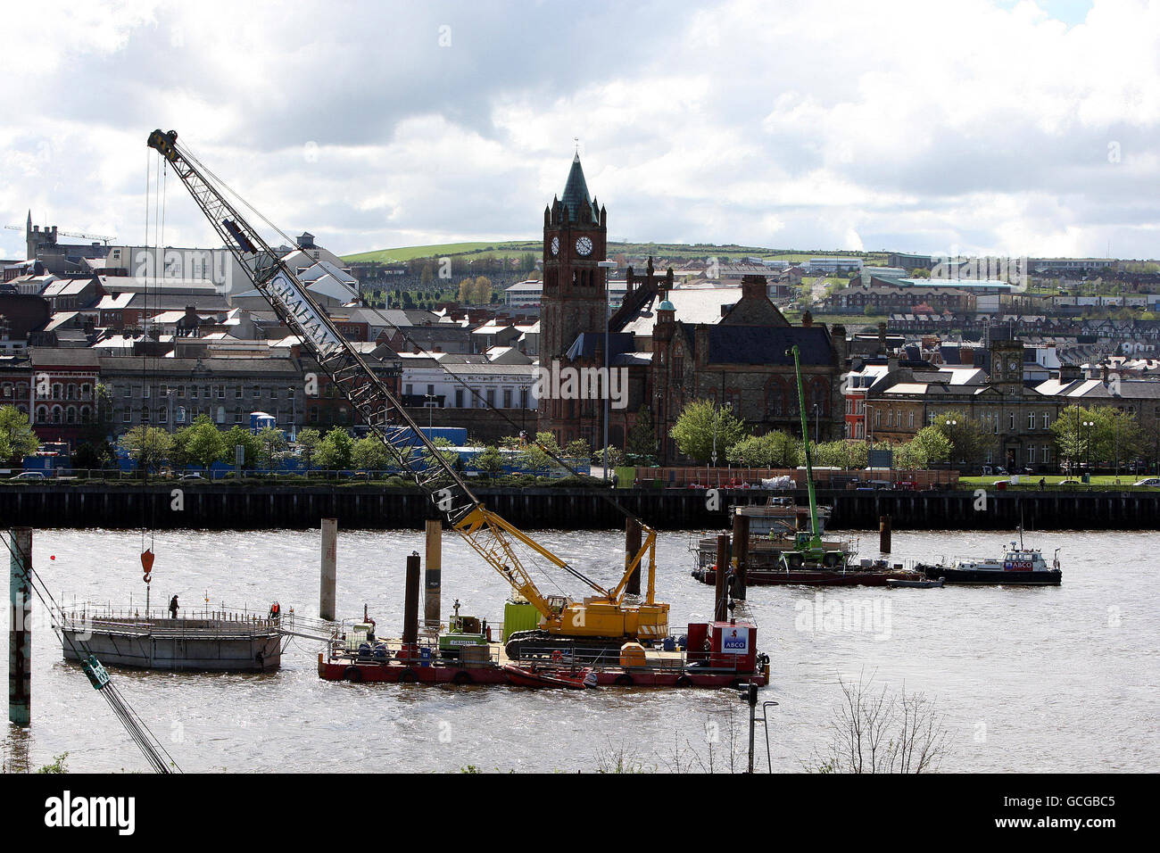 Construction of the Peace Bridge across the river Foyle. The bridge (which will cost 8.7m as part of a wider 13.3m project) is part of a regeneration scheme. Londonderry, is now one of the last four candidates for the UK City of Culture 2013. Stock Photo