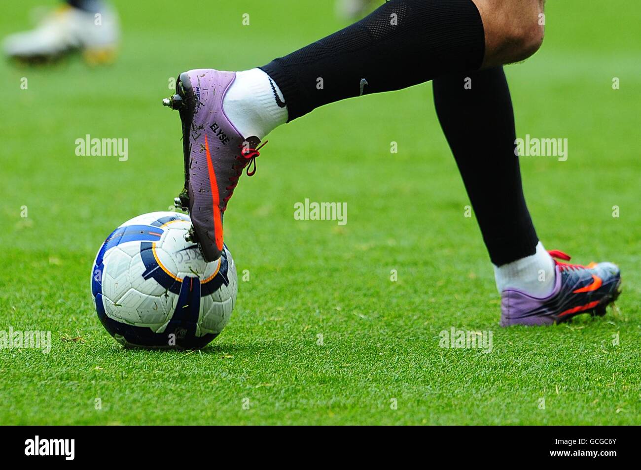 Soccer - Barclays Premier League - Arsenal v Fulham - Emirates Stadium. Detail of a player and match ball during the warm up Stock Photo