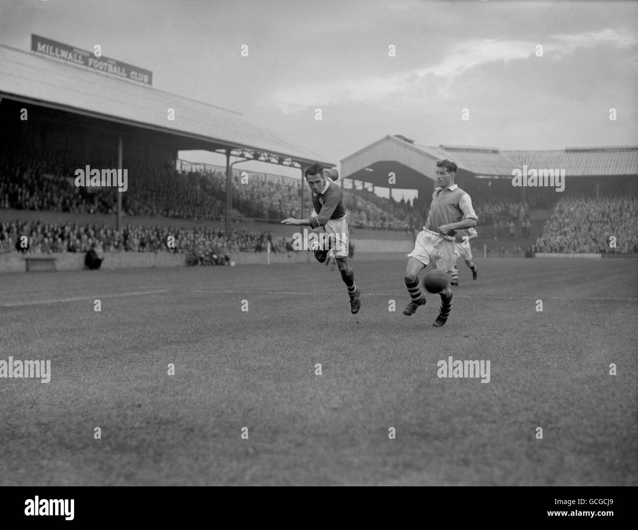 Soccer - League Division Three South - Millwall v Coventry City - The Den  Stock Photo - Alamy
