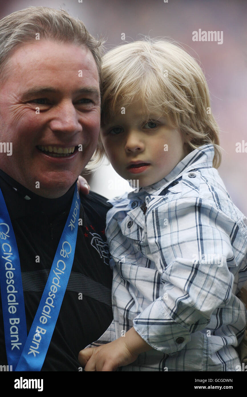 Soccer - Clydesdale Bank Scottish Premier League - Rangers v Motherwell - Ibrox Stadium. Ally McCoist, Rangers assistant manager with son Arran Stock Photo
