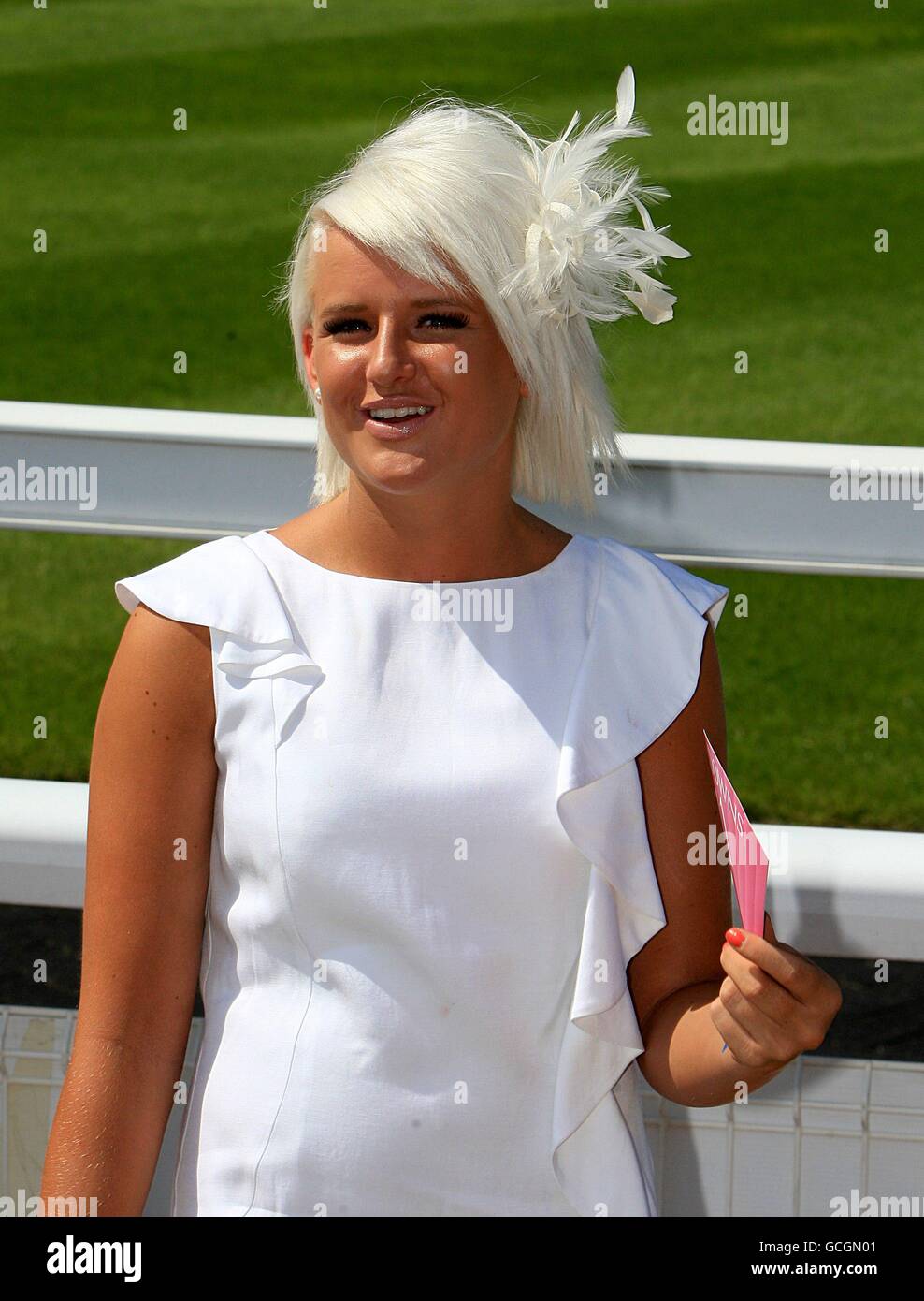 Epsom derby ladies day hi-res stock photography and images - Alamy