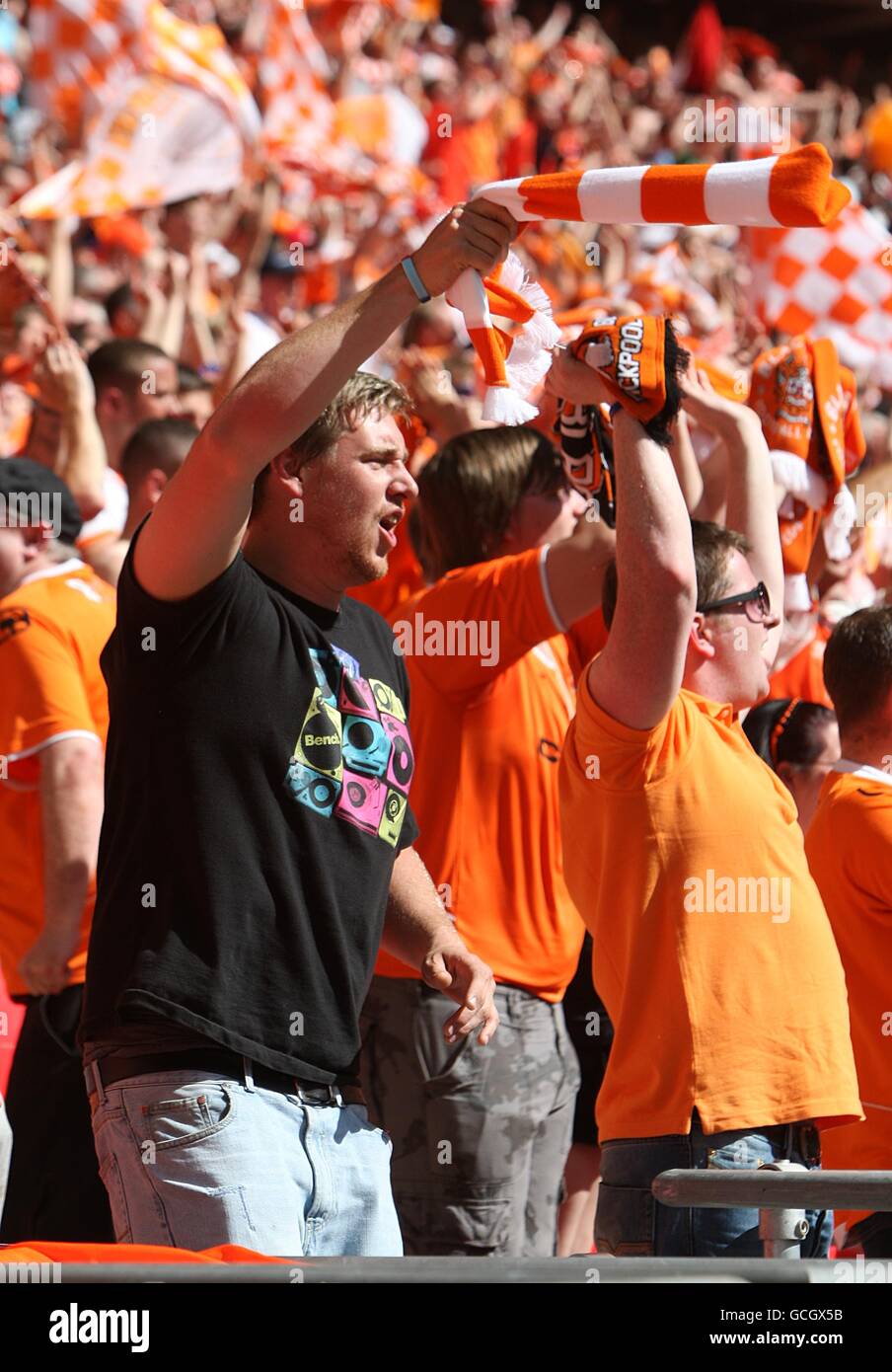 Blackpool fans celebrate in stands hi-res stock photography and images ...