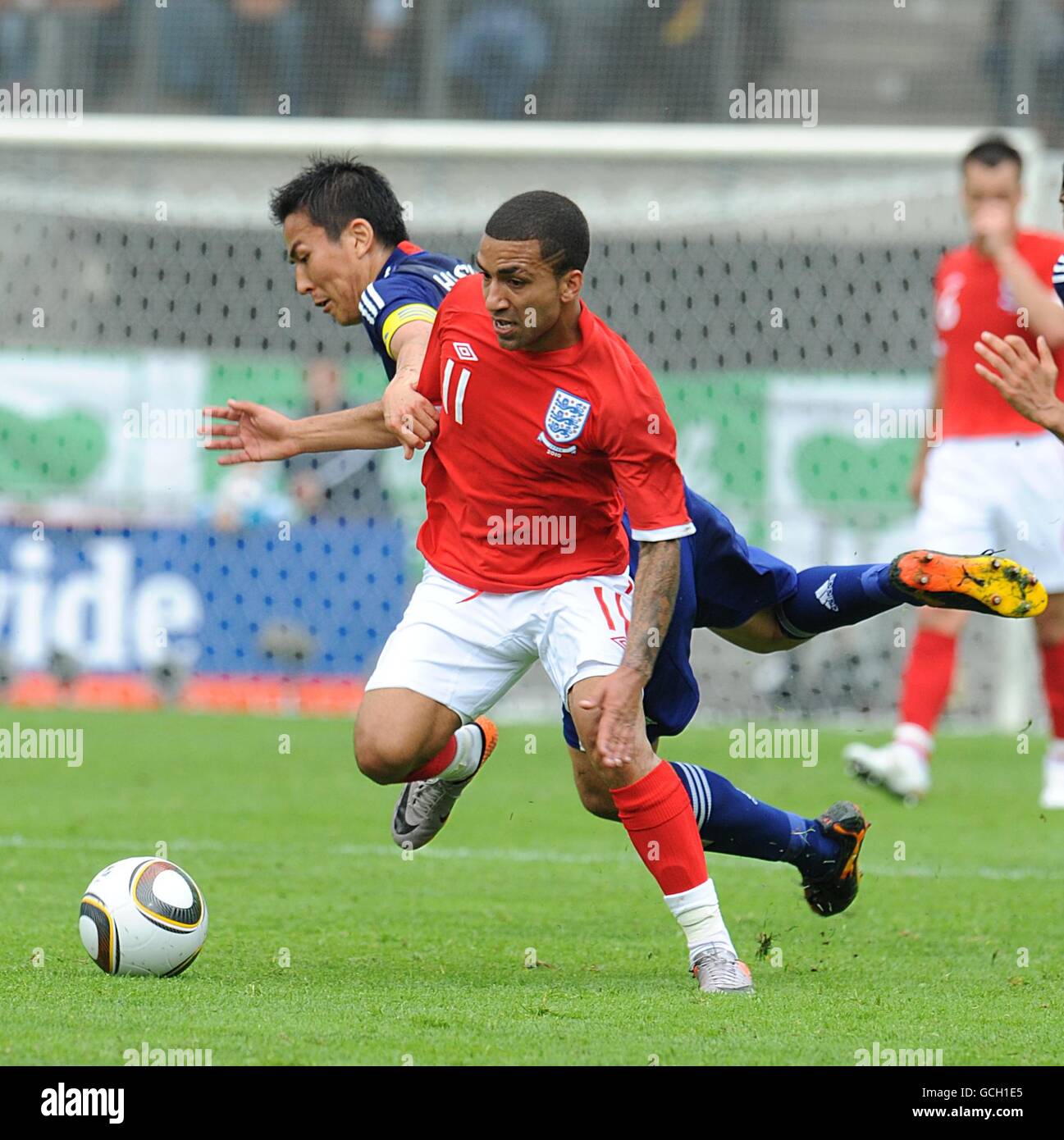 Soccer - International Friendly - Japan v England - UPC-Arena. Japan's Makoto Hasebe (behind) and England's Aaron Lennon battle for the ball Stock Photo