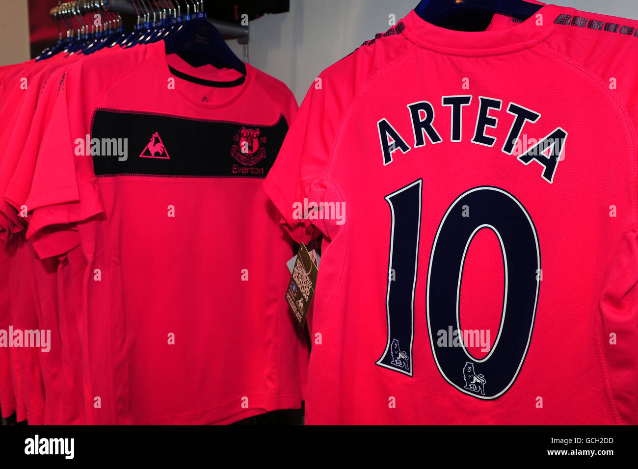 Soccer - Everton Kit Launch - Liverpool. Everton's new pink away kit is  displayed in the club shop with the name and number of Mikel Arteta on the  back Stock Photo - Alamy