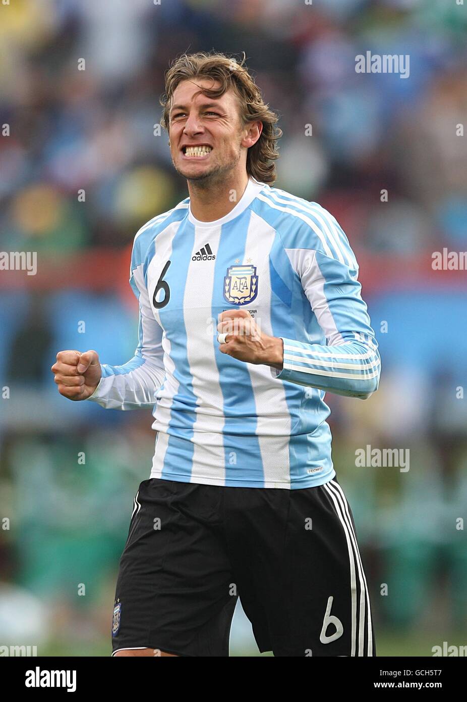 Argentinas Gabriel Heinze celebrates scoring the opening goal Stock Photo  - Alamy