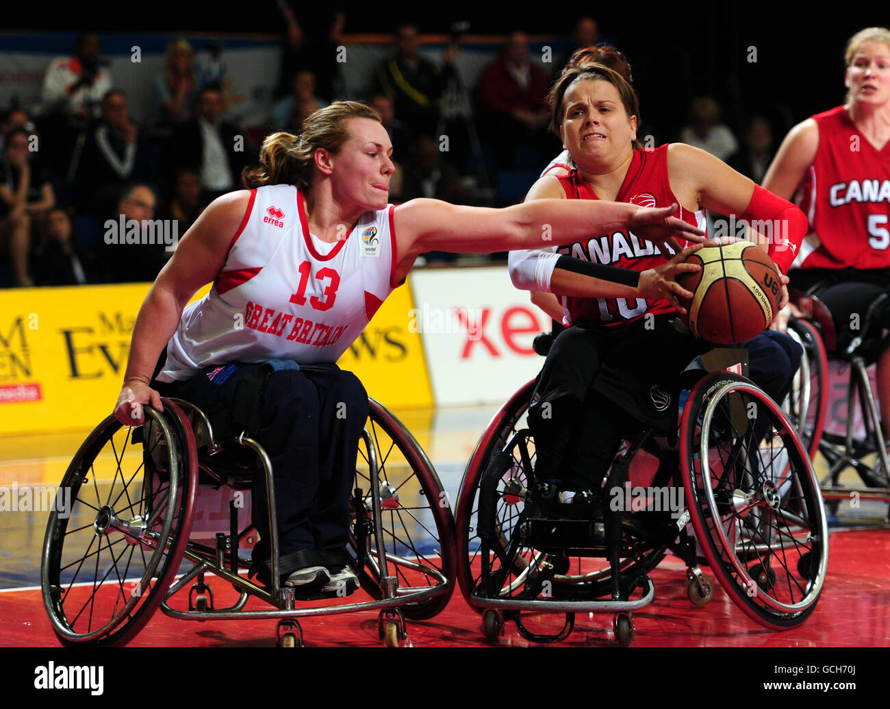 Paralympics - BT Paralympic World Cup 2010 - Day Three - Manchester. Canada's Katie Harnock battles past Great Britain's Louise Sugden (left) during their Wheelchair basketball game Stock Photo