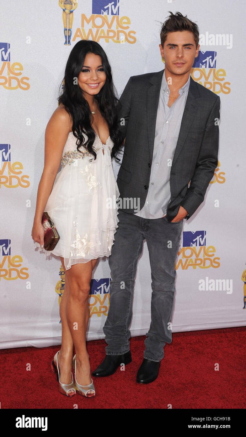 2010 MTV Movie Awards - Arrivals - California. Zac Efron and Vanessa Hudgens arrive for The 2010 MTV Movie Awards, Universal Studios, Los Angeles. Stock Photo