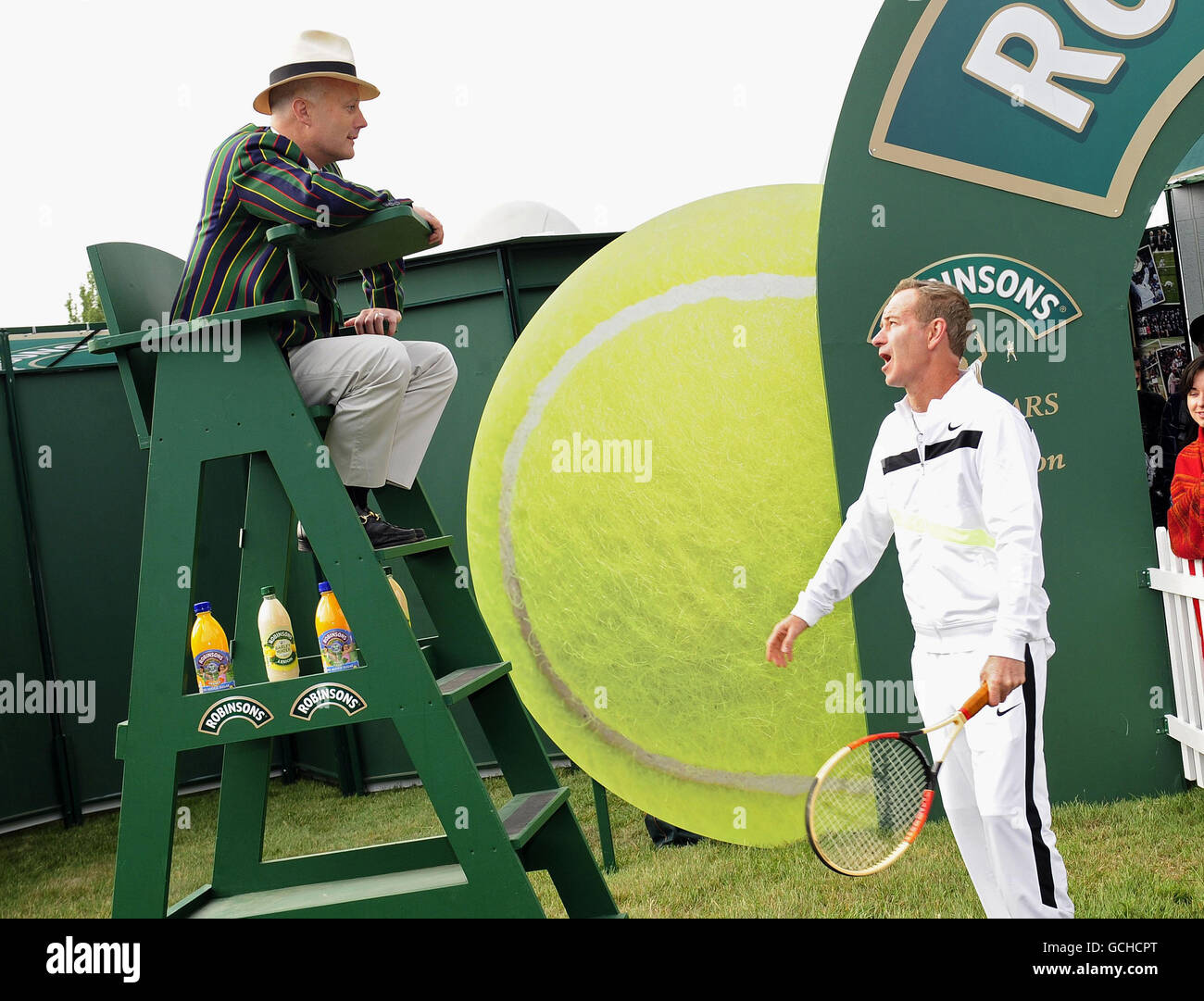 Tennis - 2010 Wimbledon Championships - Day One - The All England Lawn Tennis and Croquet Club Stock Photo