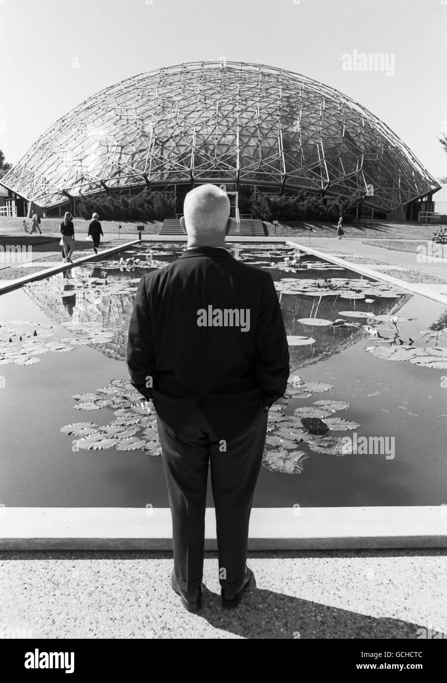 Buckminster Fuller at the Climatron greenhouse, Missouri Botanical Garden in St. Louis, in 1964. Stock Photo