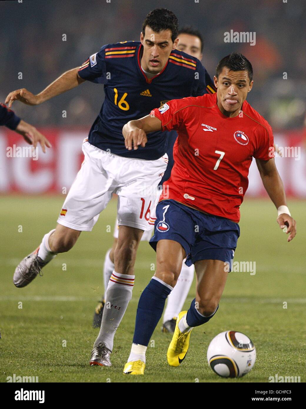 Soccer - 2010 FIFA World Cup South Africa - Group H - Chile v Spain - Loftus Versfeld Stadium. Chile's Alexis Sanchez (right) and Spain's Sergio Busquets (left) battle for the ball Stock Photo