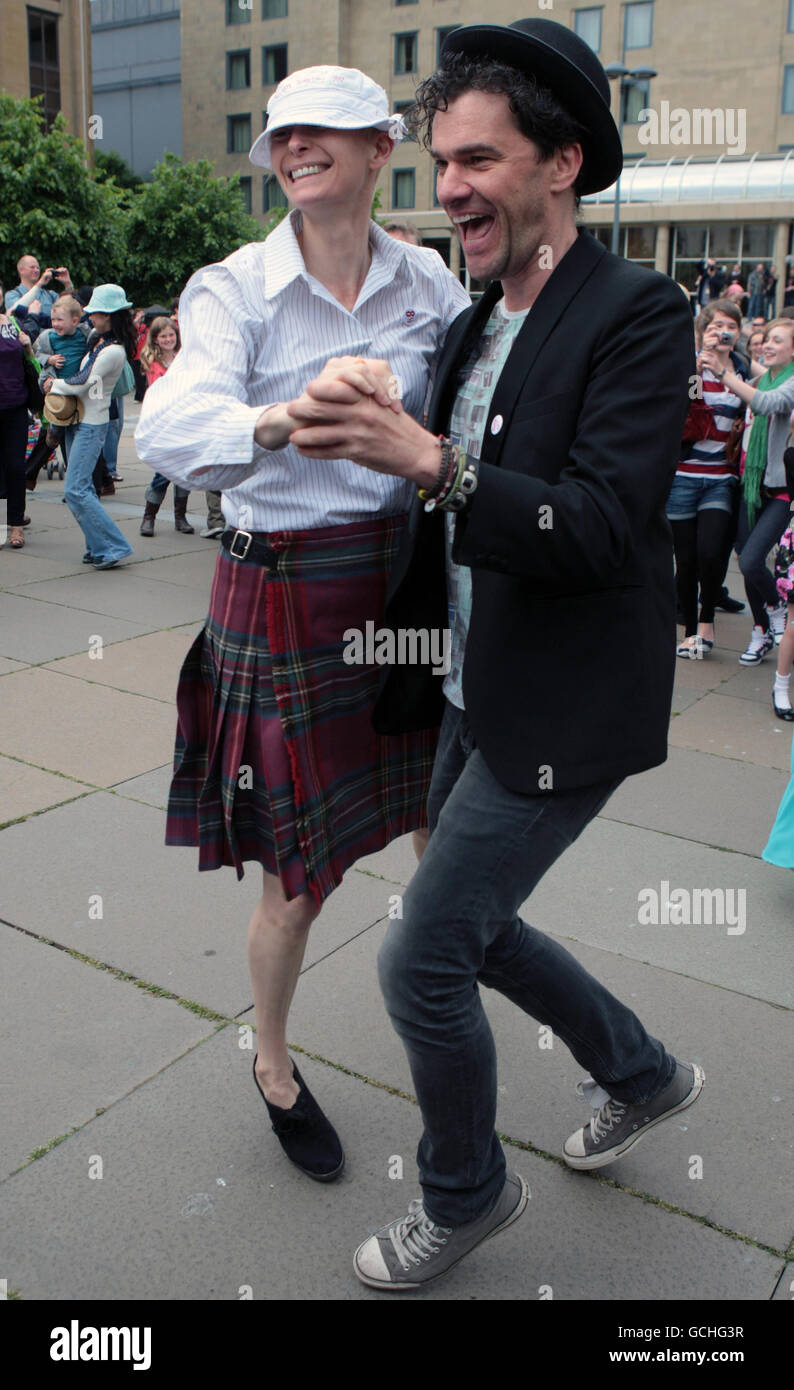 Tilda Swinton joined by Mark Cousins launches the 8 1/2 Foundation with a Flashmob dance in festival square Edinburgh. Stock Photo