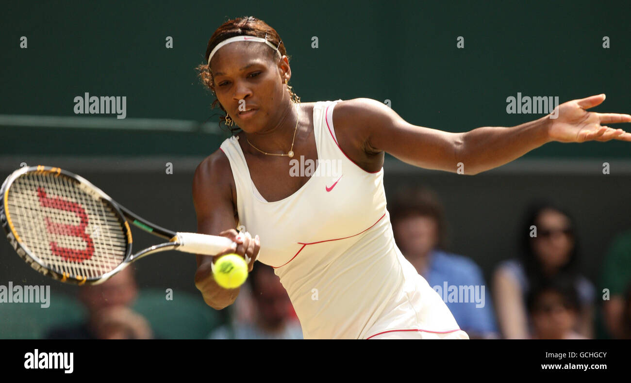 USA's Serena Williams in her match against Slovakia's Dominika Cibulkova during Day Six of the 2010 Wimbledon Championships at the All England Lawn Tennis Club, Wimbledon. Stock Photo