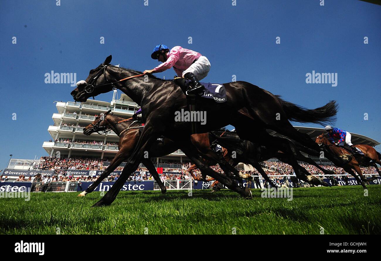 Set the Trend ridden by Jimmy Fortune during the Investec Mile on Ladies Day, at Epsom Racecourse Stock Photo