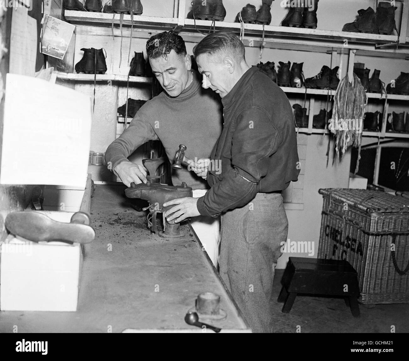 Football - Chelsea FC. Billington supervises the repairing of his boots Stock Photo