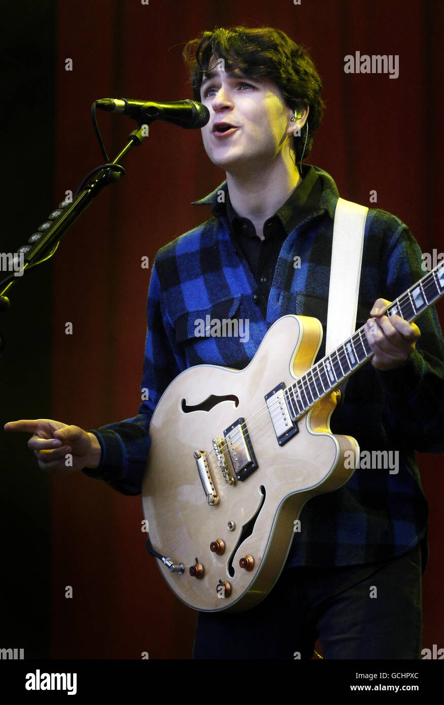 rockness half length singing microphone live mangsb hires