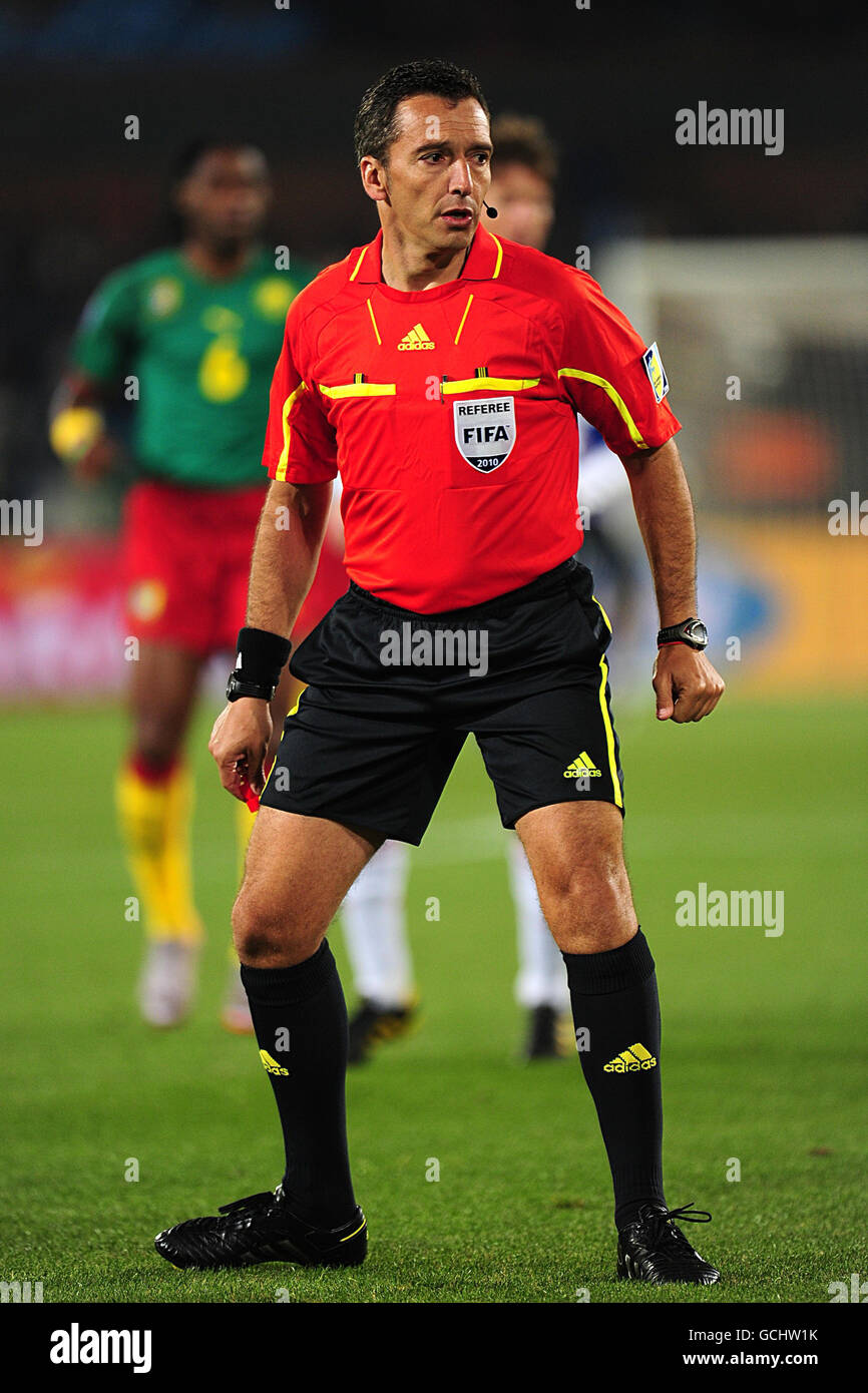 Fifa referee soccer hi-res stock photography and images - Page 9 - Alamy