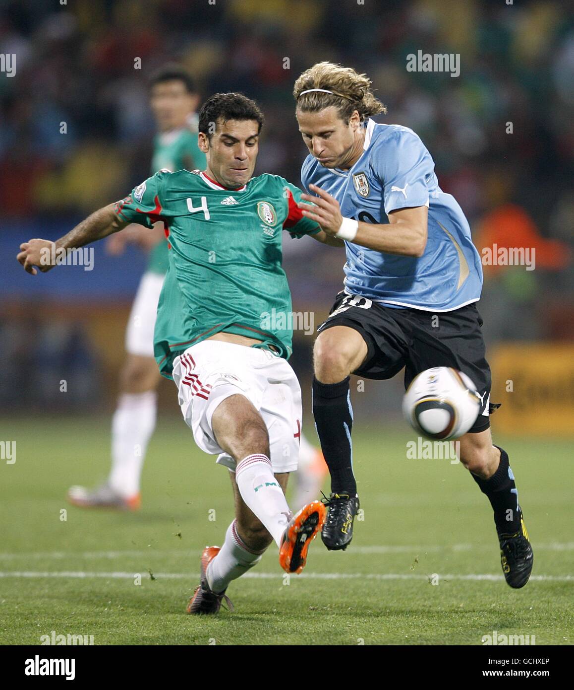 Soccer - 2010 FIFA World Cup South Africa - Group A - Mexico v Uruguay - Royal Bafokeng Stadium. Mexico's Rafael Marquez (left) and Uruguay's Diego Forlan battle for the ball Stock Photo