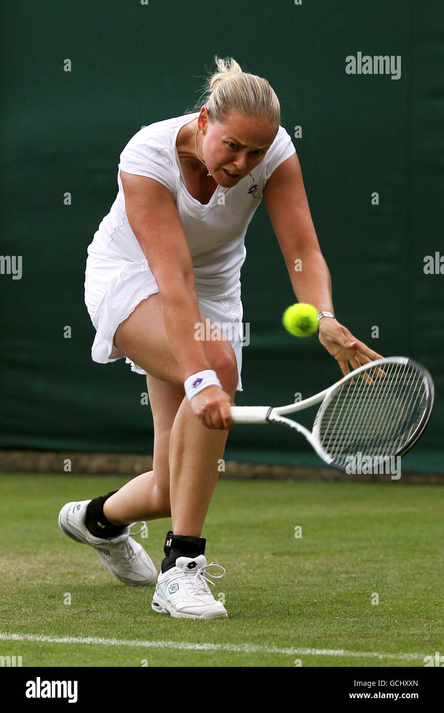 Tennis - 2010 Wimbledon Championships - Day One - The All England Lawn Tennis and Croquet Club. Germany's Anna-Lena Groenefeld in action against USA's Melanie Oudin Stock Photo