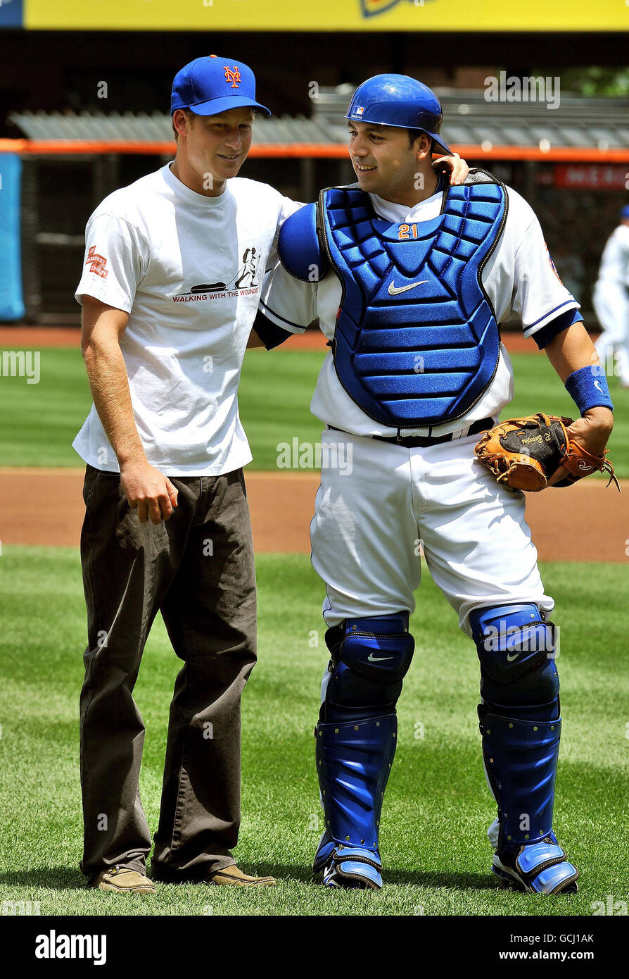 Prince Harry with Rod Barajas the Mets catcher at the New York Mets  stadium, ahead of this evening's match between the Minnesota Twins and the  New York Mets Stock Photo - Alamy