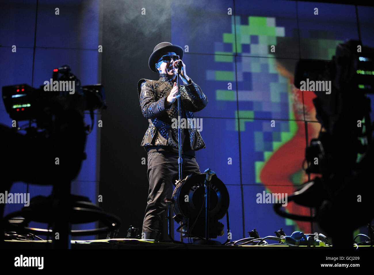 Pet shop boys glastonbury hires stock photography and images Alamy