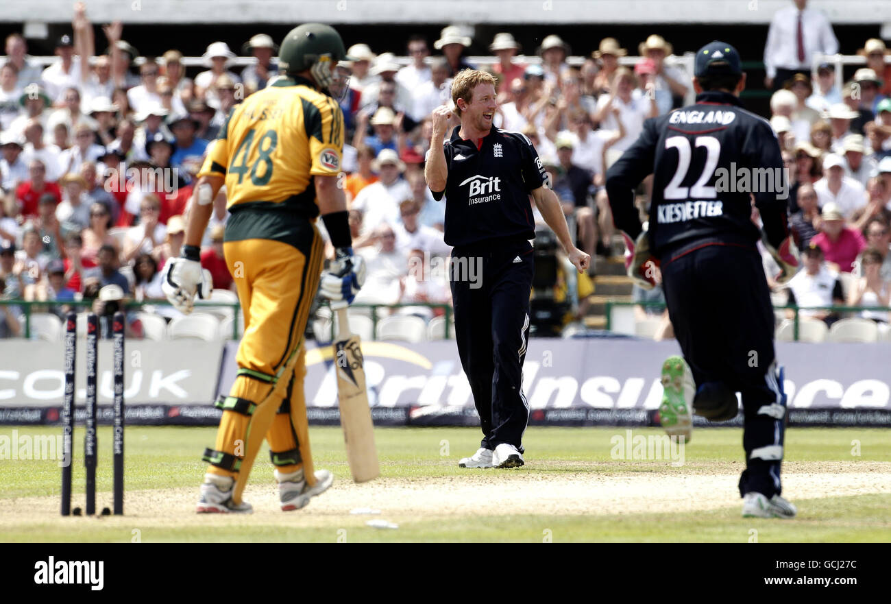 England's Paul Collingwood celebrates taking the wicket of Michael Hussey during the Third One Day International at Old Trafford Cricket Ground, Manchester. Stock Photo