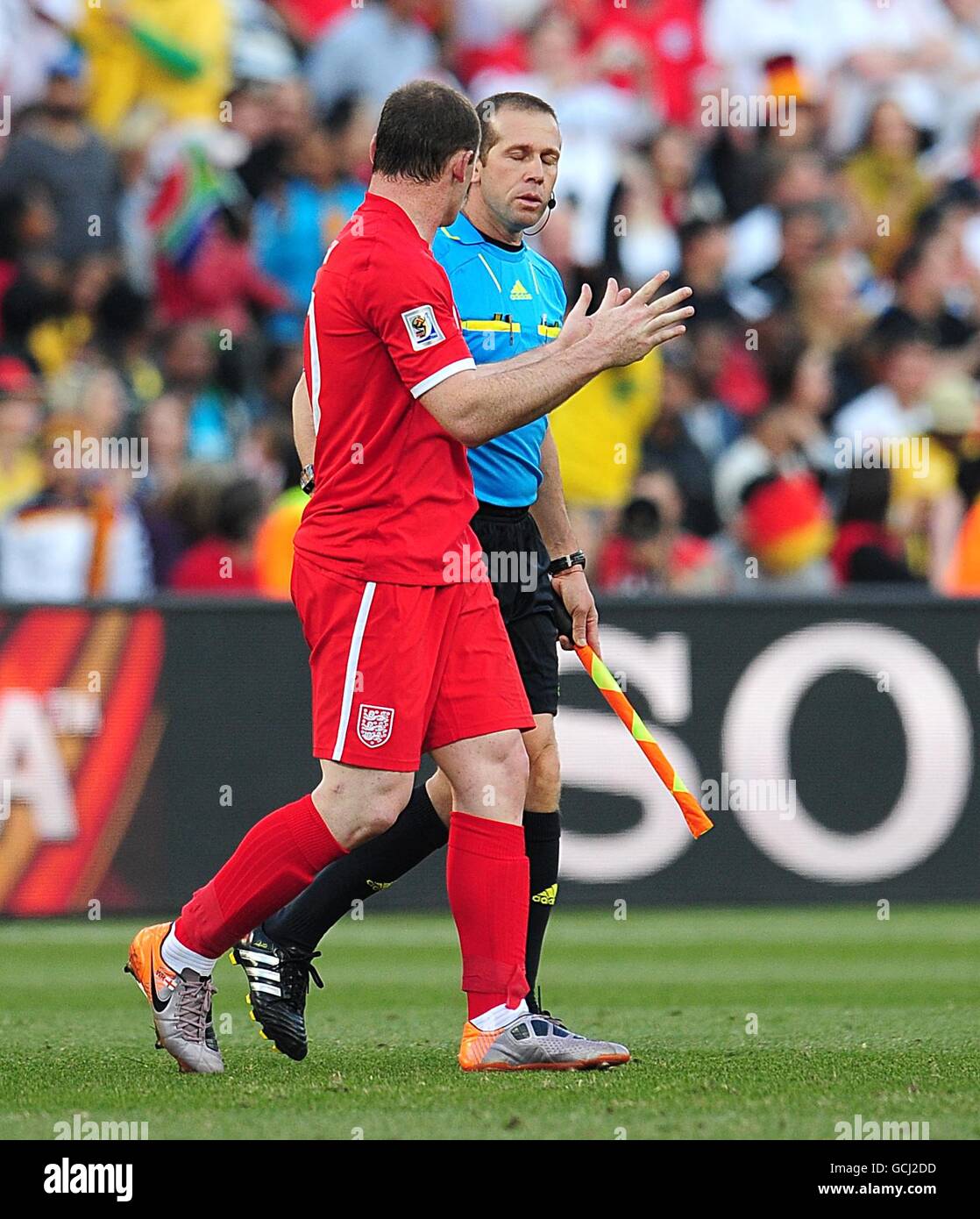 England's Wayne Rooney confronts the linesman Mauricio Espinosa as they go off for half time after not giving an England goal Stock Photo