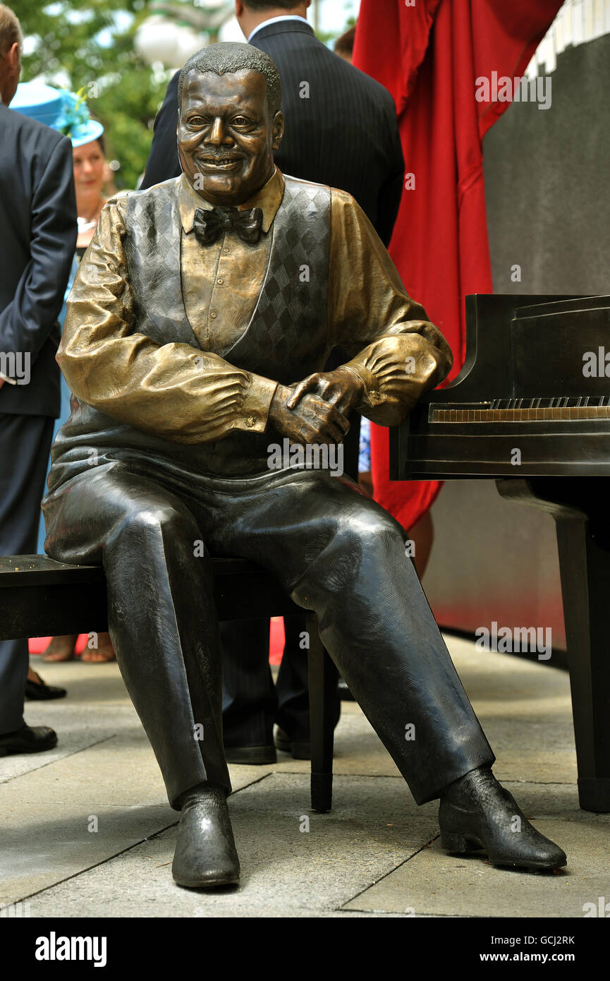 A statue of Oscar Peterson, the legendary Canadian jazz pianist, that was unveiled by Queen Elizabeth II, in Ottawa city centre, Canada. Stock Photo