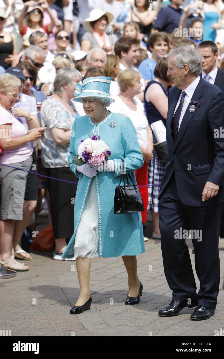 Queen Elizabeth visits Wimbledon Stock Photo Alamy