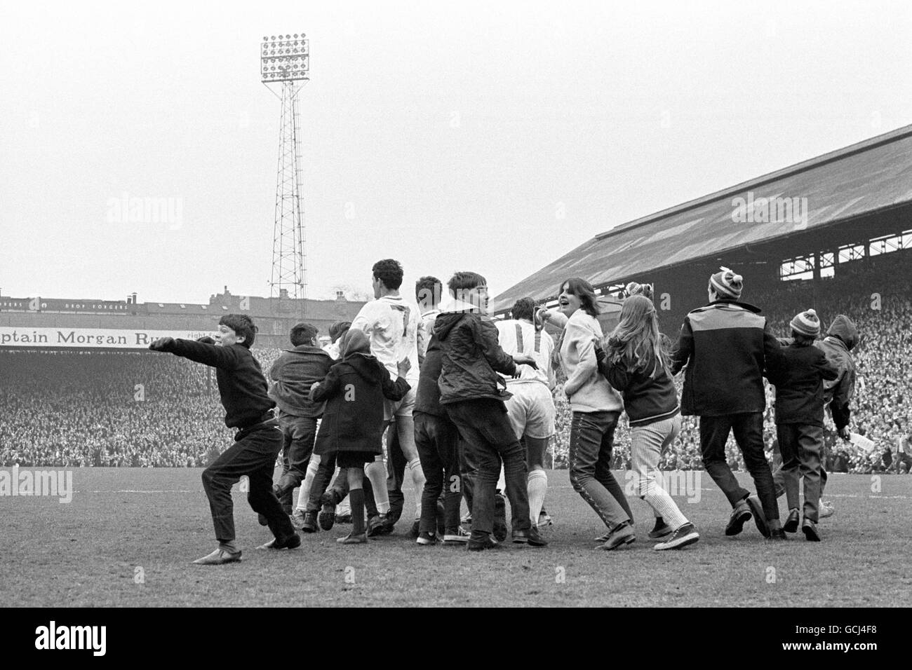 Birmingham City fans invade the pitch to congratulate their heroes. Fred Pickering scored the only goal of the game to put them through to the FA Cup semi-finals Stock Photo