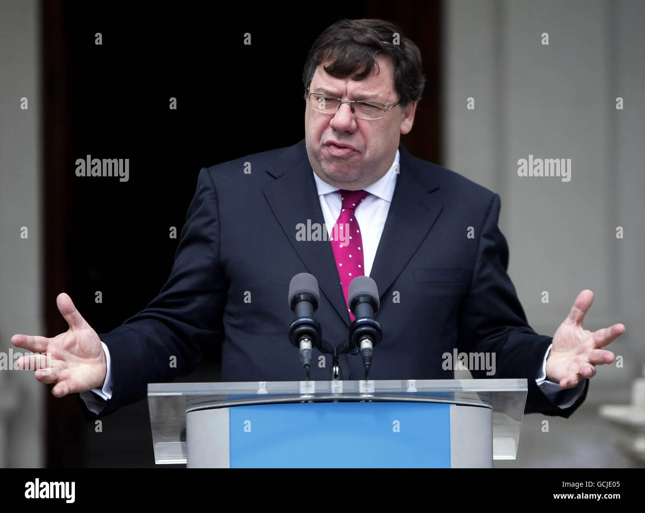 Taoiseach Brian Cowen speaks to the press at the 10th plenary meeting of the North-South ministerial council at Farmleigh house in Dublin. Stock Photo